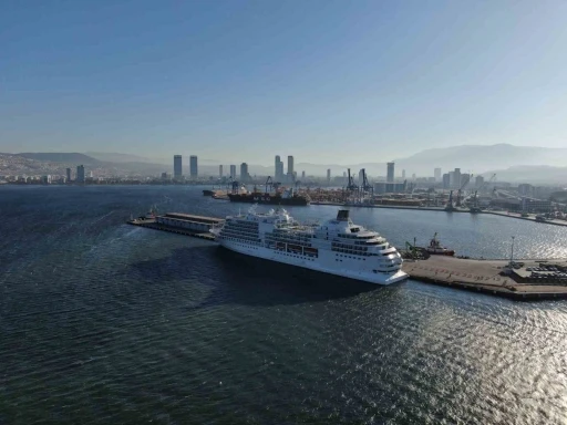 İzmir&rsquo;e kruvaziyer gemisiyle 10 ayda 150 bin yolcu geldi
