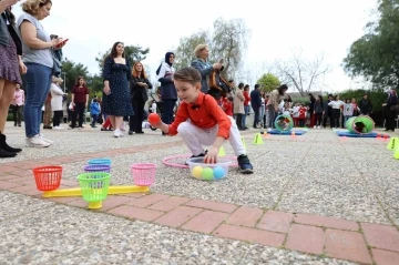 İzmir Ekonomi&rsquo;de &lsquo;şenlik&rsquo; coşkusu
