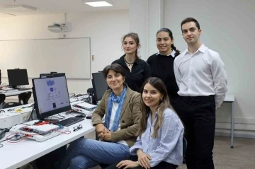 İzmir Ekonomili gen&ccedil;ler &lsquo;afet sonrasına&rsquo; odaklandı
