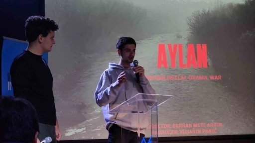 İzmir Ekonomili Mete&rsquo;den &lsquo;sınırları&rsquo; aşan başarı
