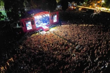 İzmir Fuarı&rsquo;nda unutulmaz gece
