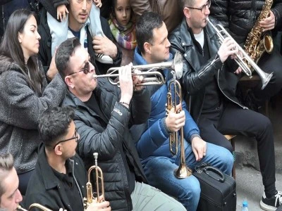İzmir'in geleneksel eğlencesine b&uuml;y&uuml;k ilgi
