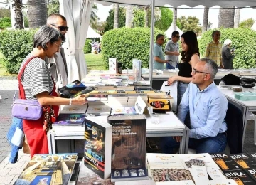 İzmir Kitap Fuarı kitapseverlerin K&uuml;lt&uuml;rpark &ouml;zlemini giderdi
