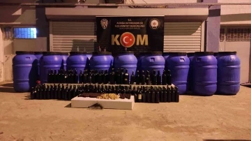 İzmir polisi muhtemel facianın &ouml;n&uuml;ne ge&ccedil;ti: 4 ton sahte şarap ele ge&ccedil;irildi

