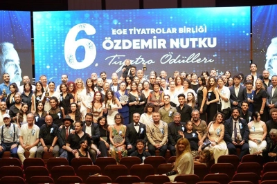 İzmir Şehir Tiyatroları&rsquo;na Anlamlı &Ouml;d&uuml;l