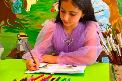 İzmirli K&uuml;&ccedil;&uuml;k Ressamlara &Ccedil;in&rsquo;den &Ouml;d&uuml;l