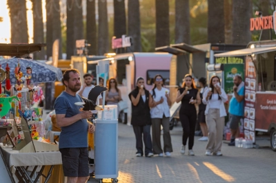 İzmirliler &ldquo;Yaza Merhaba&rdquo; Dedi