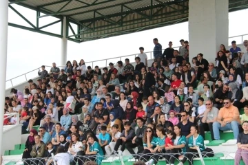 İznik&rsquo;te 19 Mayıs coşkusu stada sığmadı