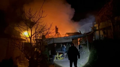 İznik'te 2 katlı binada yangın