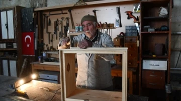 İznik&rsquo;te yarım asırdır ahşaba şekil veriyor
