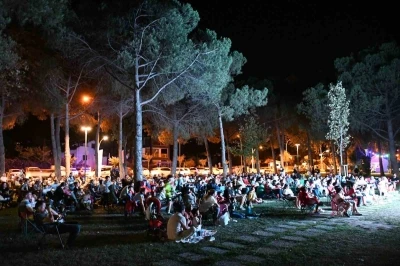 İznik&rsquo;te yaz akşamları &ccedil;ocukların neşesiyle renkleniyor