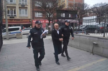 Jandarma aracı ve minib&uuml;se &ccedil;arpan otob&uuml;s&uuml;n şof&ouml;r&uuml; adliyeyi sevk edildi
