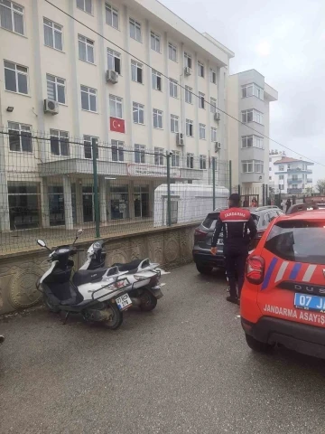 Jandarma&rsquo;dan okul &ccedil;evrelerinde g&uuml;venlik uygulaması
