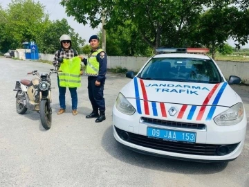 Jandarma ekipleri motosiklet s&uuml;r&uuml;c&uuml;lerini bilgilendirdi

