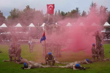 Jandarma Merasim Birliği g&ouml;sterisi ayakta alkışlandı
