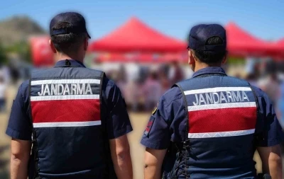 Jandarmadan d&uuml;ğ&uuml;n magandalarına anında m&uuml;dahale: 2 g&ouml;zaltı