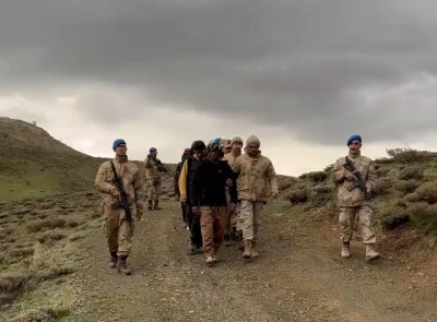 Jandarmadan d&uuml;zensiz g&ouml;&ccedil;men operasyonu
