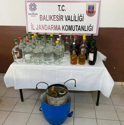 Jandarmadan ka&ccedil;ak alkol operasyonu
