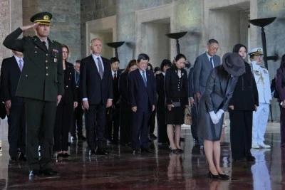 Japon prenses Atat&uuml;rk'&uuml;n huzurunda