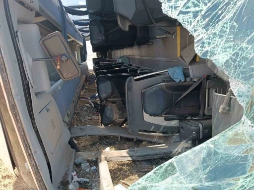 Japon turistleri taşıyan yolcu otob&uuml;s&uuml;n&uuml;n devrildiği kazada yaralı sayısı 22&rsquo;ye &ccedil;ıktı
