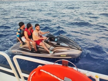 Jet ski ile ka&ccedil;maya &ccedil;alıştılar
