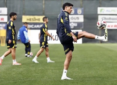 Jhon Duran, bireysel saha &ccedil;alışmalarına başladı