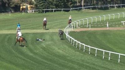 Jokey Mertcan &Ccedil;elik, hastanede yaşam savaşı veriyor