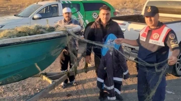 Ka&ccedil;ak balık avlamada kullanılan 800 metre ağ bulundu
