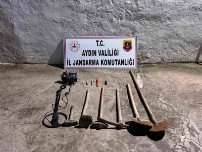 Ka&ccedil;ak kazı yaparken su&ccedil;&uuml;st&uuml; yakalandılar
