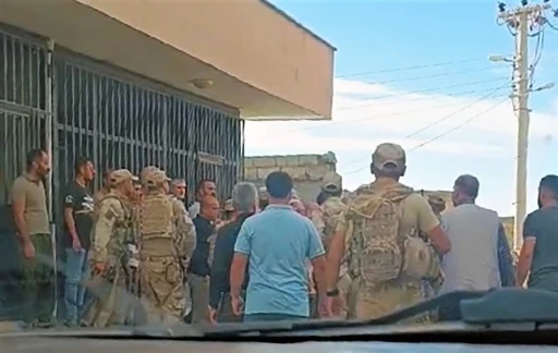 Ka&ccedil;ak kontrol&uuml; yapan ekipler canlarını zor kurtardı
