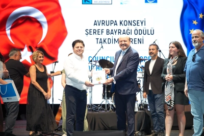 Kadık&ouml;y Belediyesi&rsquo;ne &lsquo;Şeref Bayrağı&rsquo; &Ouml;d&uuml;l&uuml; ​​​​​​​