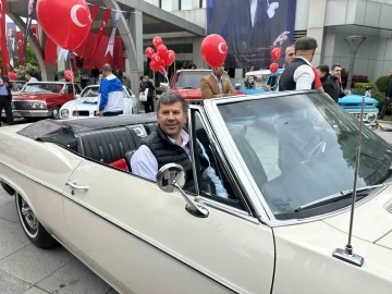 Kadık&ouml;y&rsquo;de 19 Mayıs klasik otomobiller eşliğinde kutlandı

