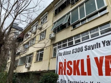 Kadık&ouml;y&rsquo;de bina sakinlerinin m&uuml;teahhit kararsızlığı
