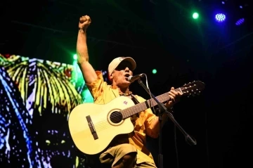 Kadık&ouml;y&rsquo;de Manu Chao r&uuml;zgarı esti
