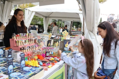 Kadık&ouml;y Kitap G&uuml;nleri Heyecanı S&uuml;r&uuml;yor