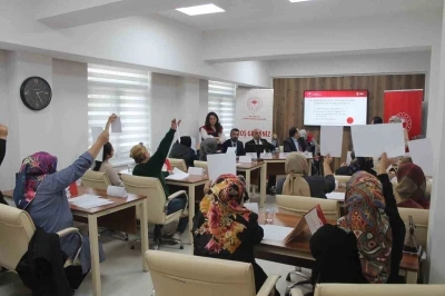 Kadın &ccedil;ift&ccedil;iler bilgileriyle yarıştı
