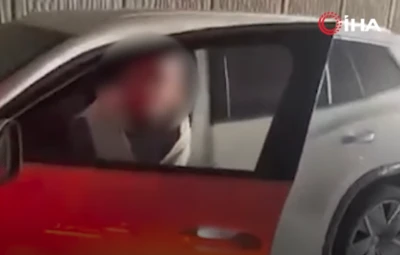Kadın doktor trafikte tartıştığı s&uuml;r&uuml;c&uuml;ye k&uuml;f&uuml;rler yağdırdı