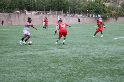 Kadın futbol ma&ccedil;ında taraftar kavgası: 3 yaralı