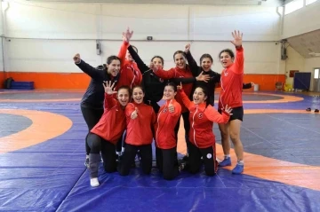 Kadın G&uuml;reş Milli Takımı&rsquo;nda hedef altın madalya
