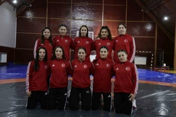 Kadın G&uuml;reş Milli Takımı&rsquo;nın, Avrupa Şampiyonası kadrosu a&ccedil;ıklandı