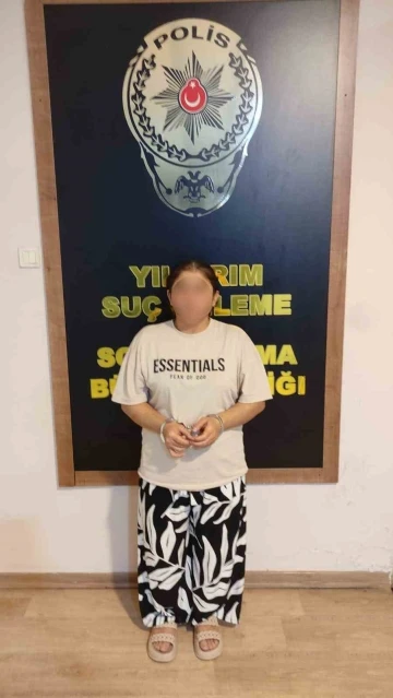 Kadın hırsız, kendisini yakalayacak polis memuru ile Adana&rsquo;dan Bursa&rsquo;ya kadar yolculuk yaptı
