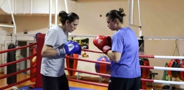 Kadın milli boks&ouml;rlerin hedefi d&uuml;nya şampiyonu olmak
