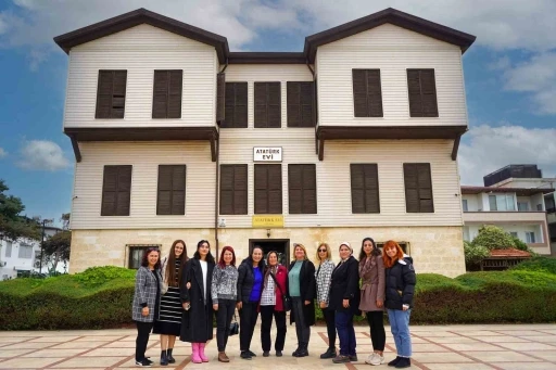 Kadın muhtarlar &rsquo;D&uuml;nya Kadın Hakları G&uuml;n&uuml;&rsquo;n&uuml; kutladı
