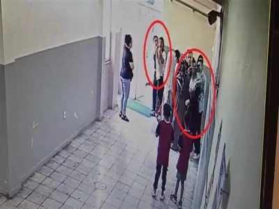 Kadın &ouml;ğretmen okulda bir velinin saldırısına uğradı