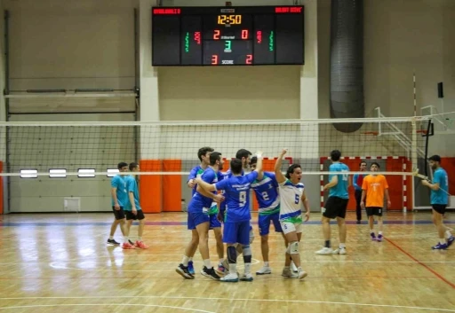 Kadın ve erkek voleybolda b&ouml;lgesel lig şampiyonu SUB&Uuml; oldu
