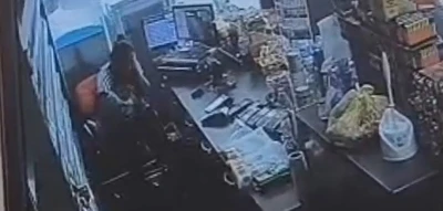 Kadına şiddet durmuyor! Kucağındaki bebeğe aldırmadan defalarca bı&ccedil;akladı