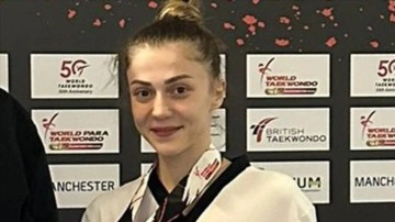 Kadınlar d&uuml;nya tekvandosunun en iyisi Merve Din&ccedil;el Kavurat oldu