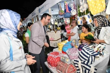 Kadınlar el emeği &uuml;r&uuml;nlerini g&ouml;r&uuml;c&uuml;ye &ccedil;ıkardı
