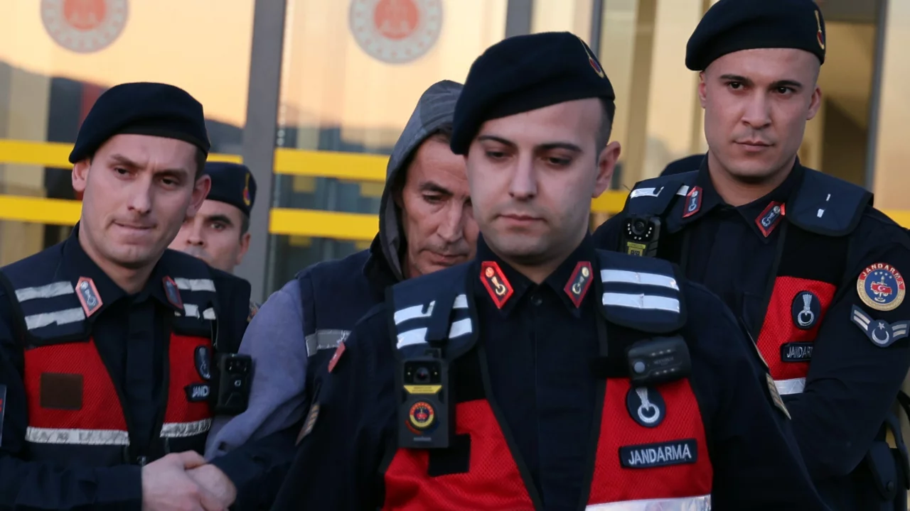 Kadınlar g&uuml;n&uuml;nde kadın cinayeti...