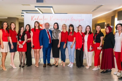 "Kadınlar Kırmızıya Ge&ccedil;iyor&rdquo; Kampanyası ile Hayati Farkındalık